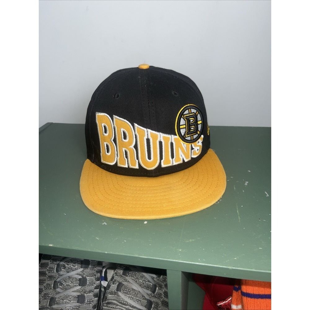 Boston Bruins Hat Cap Snap Back White Black NHL Hockey Script New Era Mens